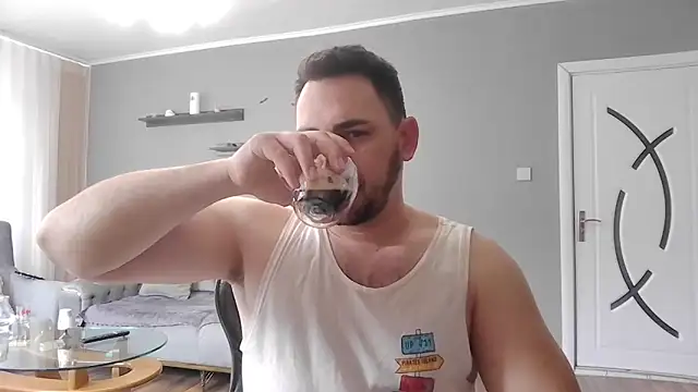 Snapshot of mastermute chatting on March 3, 2026, 7:04 am mastermute online show from March 3, 2026, 7:04 am