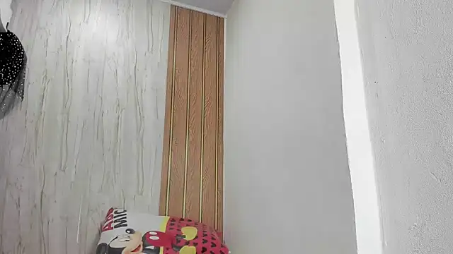 Snapshot of luisabecker_ chatting on November 28, 2025, 1:55 pm luisabecker online show from November 28, 2025, 1:55 pm