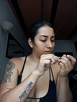 Snapshot of Queen_sofya chatting on October 17, 2025, 5:26 pm Queen sofya online show from October 17, 2025, 5:26 pm