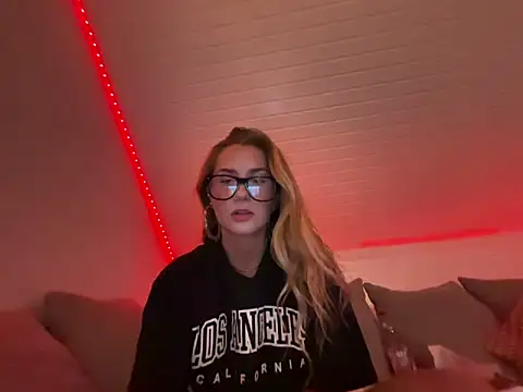 Snapshot of goddesemiiyy chatting on November 4, 2025, 7:06 pm goddesemiiyy online show from November 4, 2025, 7:06 pm