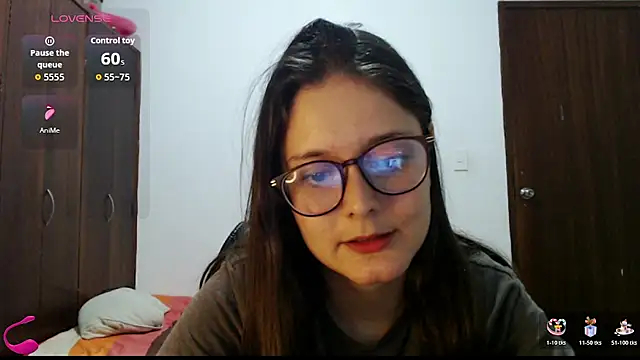 CarlaLorez online show from July 5, 2026, 9:32 pm