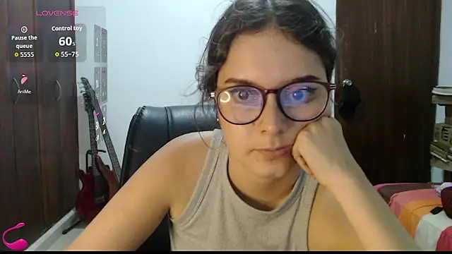 CarlaLorez online show from May 31, 2026, 2:17 am