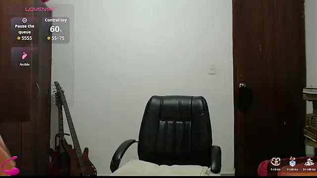 CarlaLorez online show from June 3, 2026, 1:39 am