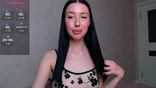 Isabella Fontana online show from October 8, 2025, 11:01 am