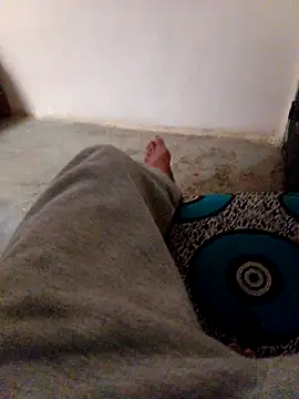 latarak321 online show from October 13, 2025, 5:25 pm