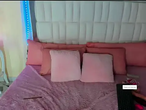 Snapshot of LunaaBlaze chatting on November 7, 2025, 12:53 pm LunaaBlaze online show from November 7, 2025, 12:53 pm