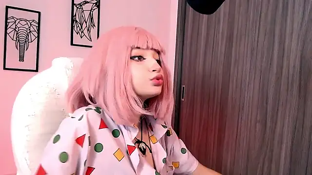 Snapshot of EmuOtori chatting on October 10, 2025, 11:44 am EmuOtori online show from October 10, 2025, 11:44 am