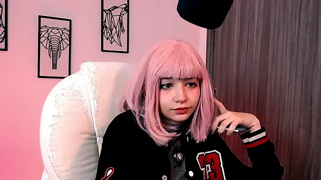 Snapshot of EmuOtori chatting on October 9, 2025, 11:44 am EmuOtori online show from October 9, 2025, 11:44 am