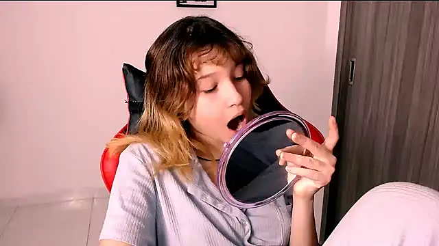 EmuOtori online show from January 14, 2026, 12:42 pm