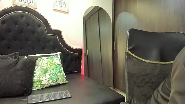 Snapshot of DenzelRios chatting on October 31, 2025, 7:10 pm DenzelRios online show from October 31, 2025, 7:10 pm