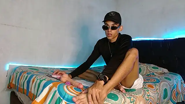 Snapshot of Paulosex12 chatting on October 16, 2025, 6:21 am Paulosex12 online show from October 16, 2025, 6:21 am