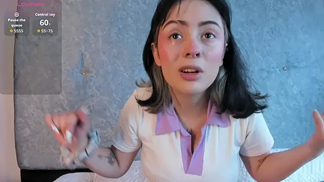 Snapshot of Mythical_Girl chatting on November 5, 2025, 7:50 pm Mythical Girl online show from November 5, 2025, 7:50 pm