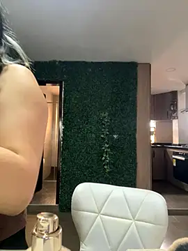 Snapshot of Mythical_Girl chatting on November 19, 2025, 7:25 pm Mythical Girl online show from November 19, 2025, 7:25 pm