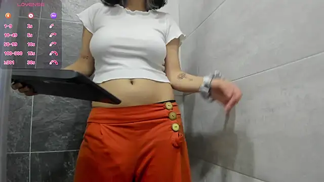 Snapshot of Mythical_Girl chatting on October 31, 2025, 7:54 pm Mythical Girl online show from October 31, 2025, 7:54 pm