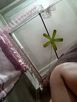 Snapshot of ladzy_sexy chatting on February 19, 2026, 5:10 pm ladzy sexy online show from February 19, 2026, 5:10 pm