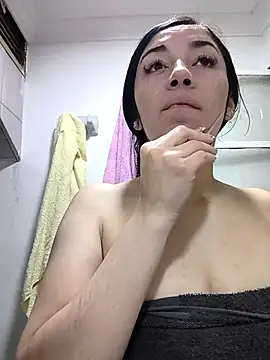 Snapshot of AbbyLewiis chatting on December 19, 2025, 2:15 am AbbyLewiis online show from December 19, 2025, 2:15 am