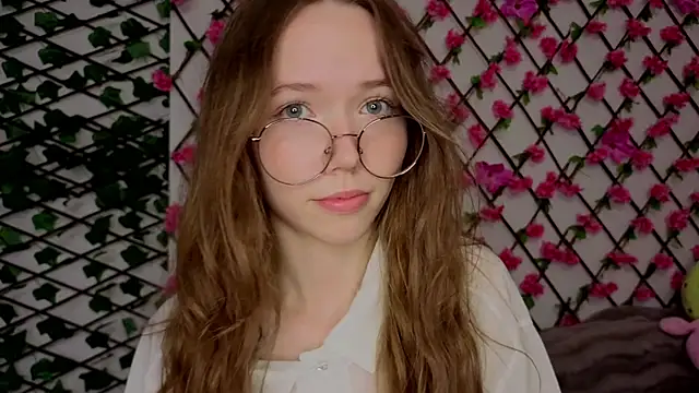 Petite Polly online show from October 16, 2025, 8:17 pm