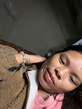 hello-cute online show from November 13, 2025, 3:27 pm