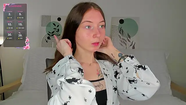 Snapshot of try_love_ chatting on November 6, 2025, 7:56 am try love online show from November 6, 2025, 7:56 am