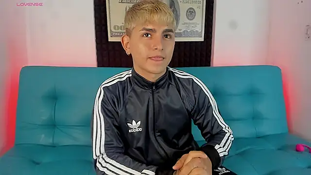Snapshot of Lyam_xxx chatting on October 8, 2025, 3:08 am Lyam xxx online show from October 8, 2025, 3:08 am