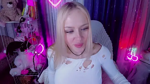 CeaneLino online show from April 12, 2026, 5:38 pm