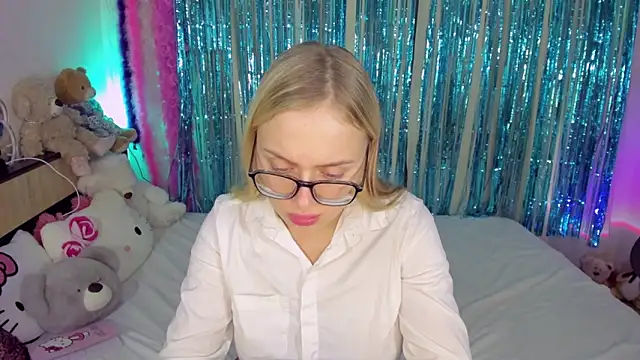 CeaneLino online show from November 9, 2025, 9:19 pm