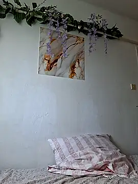 Nika aa online show from April 19, 2026, 1:23 pm