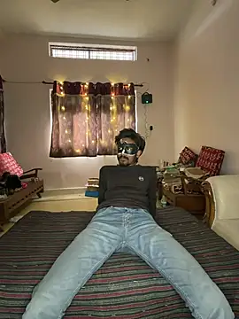 Lovebirdss online show from February 3, 2026, 9:58 am