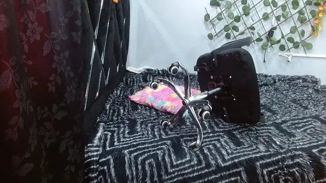 Melani ebony online show from April 6, 2026, 1:23 pm