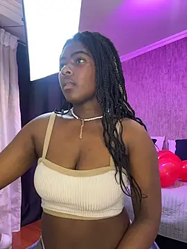 Snapshot of KarinaFlowers_ chatting on February 17, 2026, 12:41 am KarinaFlowers online show from February 17, 2026, 12:41 am