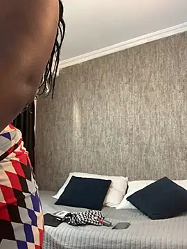 Snapshot of KarinaFlowers_ chatting on February 5, 2026, 12:01 pm KarinaFlowers online show from February 5, 2026, 12:01 pm