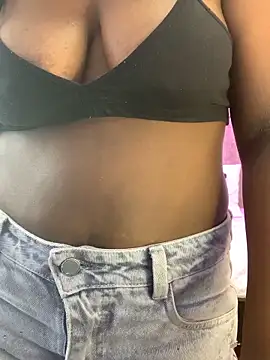 Snapshot of KarinaFlowers_ chatting on February 24, 2026, 2:29 pm KarinaFlowers online show from February 24, 2026, 2:29 pm