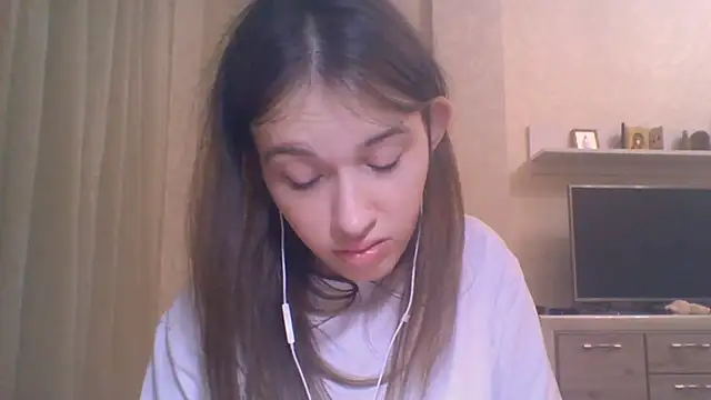 Snapshot of CeyaLier chatting on October 9, 2025, 5:13 pm CeyaLier online show from October 9, 2025, 5:13 pm