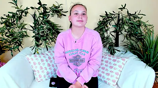 NoreneEllie online show from October 8, 2025, 11:45 am
