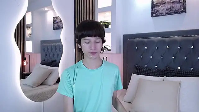 Emo Boy  online show from March 24, 2026, 8:20 pm