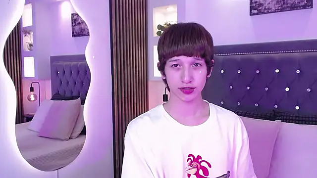Snapshot of Emo_Boy_ chatting on May 7, 2026, 8:23 pm Emo Boy online show from May 7, 2026, 8:23 pm