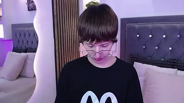 Snapshot of Emo_Boy_ chatting on May 18, 2026, 4:40 am Emo Boy online show from May 18, 2026, 4:40 am