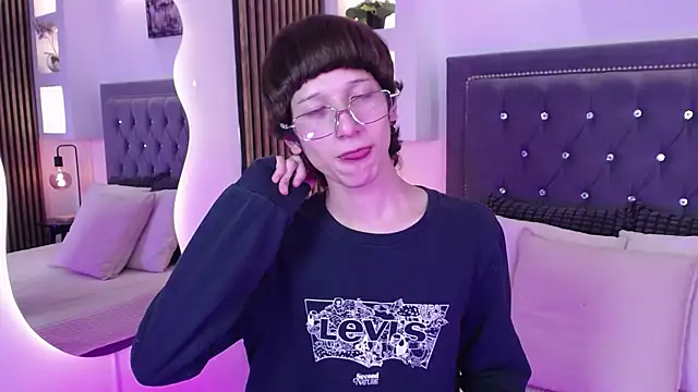 Snapshot of Emo_Boy_ chatting on April 30, 2026, 8:57 pm Emo Boy online show from April 30, 2026, 8:57 pm