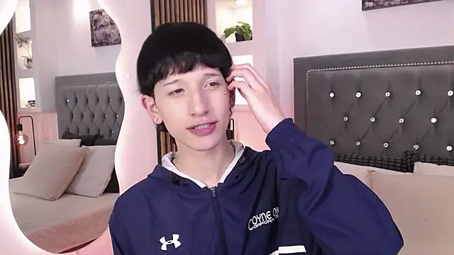 Snapshot of Emo_Boy_ chatting on May 25, 2026, 8:18 pm Emo Boy online show from May 25, 2026, 8:18 pm