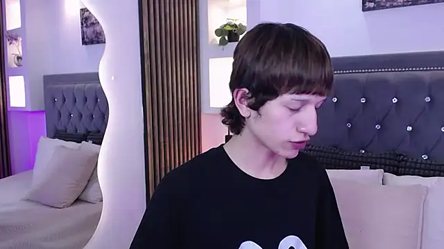 Snapshot of Emo_Boy_ chatting on May 17, 2026, 9:59 pm Emo Boy online show from May 17, 2026, 9:59 pm