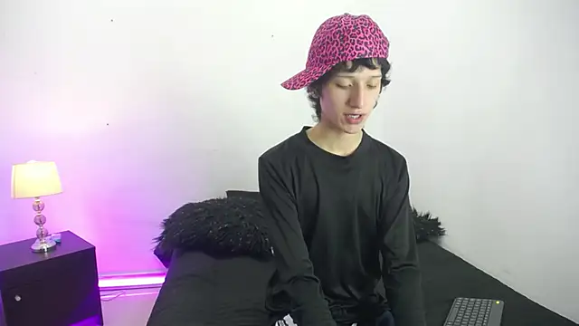 Emo Boy  online show from November 10, 2025, 3:55 am