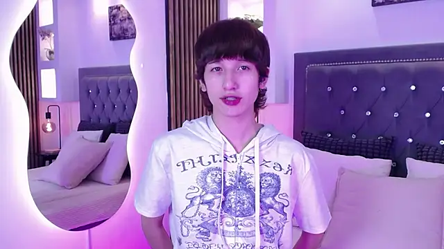 Snapshot of Emo_Boy_ chatting on April 23, 2026, 8:32 pm Emo Boy online show from April 23, 2026, 8:32 pm