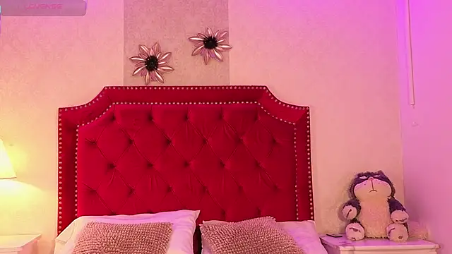 Sara Collinss  online show from November 21, 2025, 11:31 am