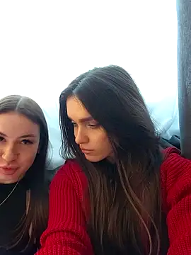 MayaGlow online show from November 14, 2025, 5:22 am