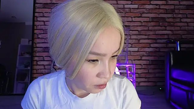 saya li1 online show from October 30, 2025, 9:22 pm