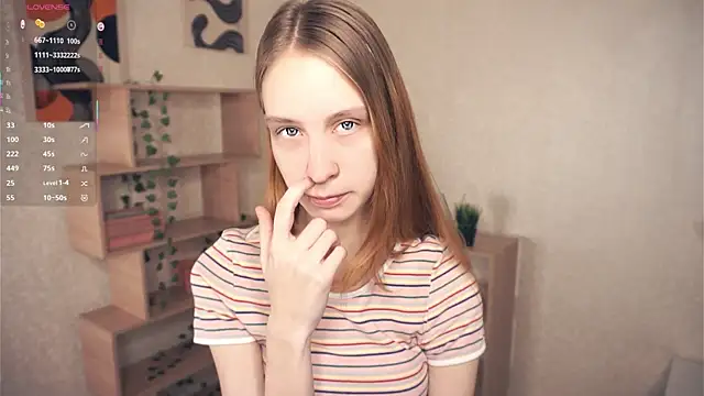 Snapshot of IveyColley chatting on November 8, 2025, 8:18 am IveyColley online show from November 8, 2025, 8:18 am