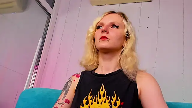 LikiLips online show from October 10, 2025, 1:39 am