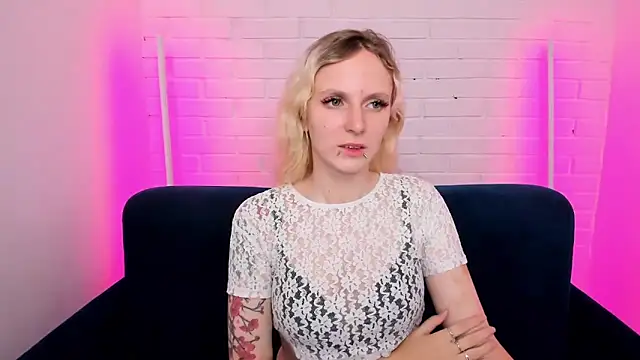 LikiLips online show from October 30, 2025, 1:04 am