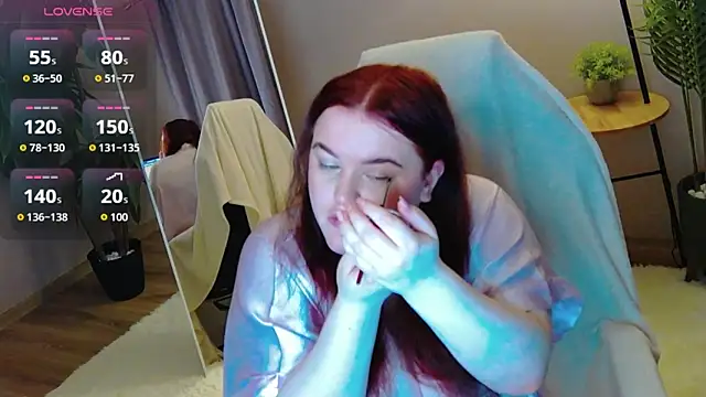 IvorySnowW online show from November 11, 2025, 12:33 pm