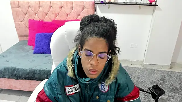 thianahorny online show from December 4, 2025, 12:15 pm